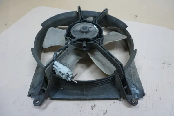 RAV4 I WENTYLATOR 2,0 16V - Gebruikte Radiatorventilator image 4