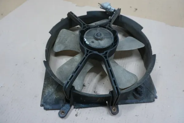 RAV4 I WENTYLATOR 2,0 16V - Gebruikte Radiatorventilator image 5