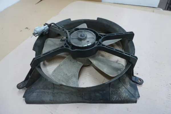 RAV4 I WENTYLATOR 2,0 16V - Gebruikte Radiatorventilator image 6