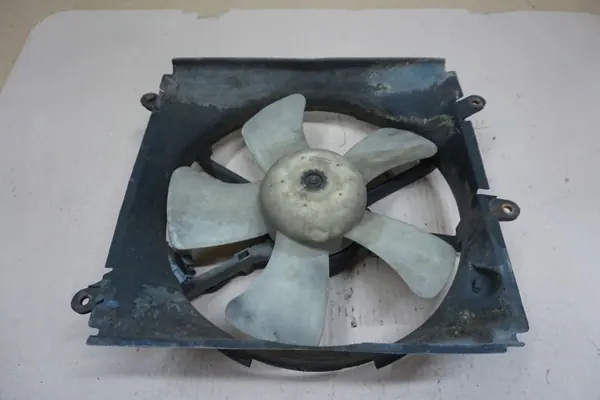 RAV4 I WENTYLATOR 2,0 16V - Gebruikte Radiatorventilator image 7