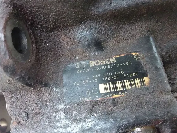 Bomba de inyección Peugeot OE 0445010046 usada image 3