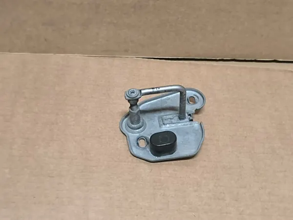 Tranca capô esquerda OEM 565823185 Skoda Kodiaq image 2
