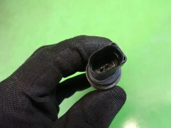 Sensor de posição do comando AUDI A6 C6 2.0 B 2004 06E109257F image 2