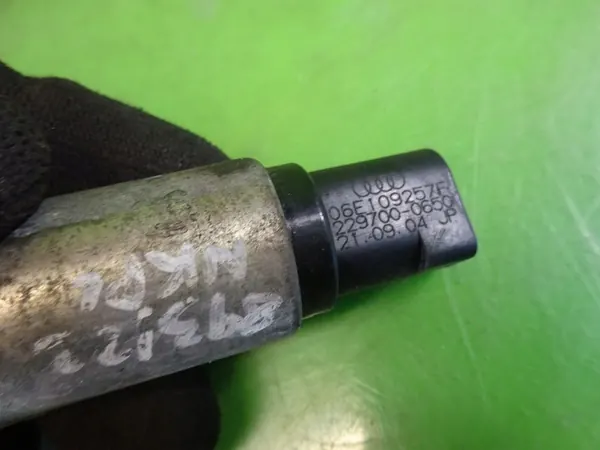 Sensor de posição do comando AUDI A6 C6 2.0 B 2004 06E109257F image 6