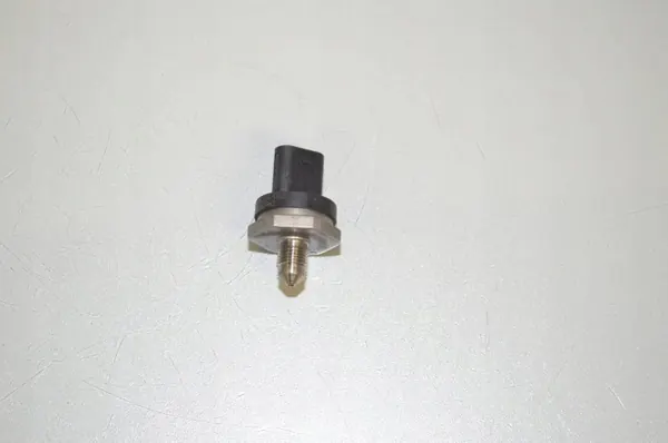 Bränslerälsensor OEM 13538631820 för BMW X1 F48 image 2