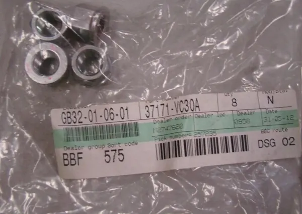 Nissan OE 37171VC30A écrou d'arbre de transmission image 1