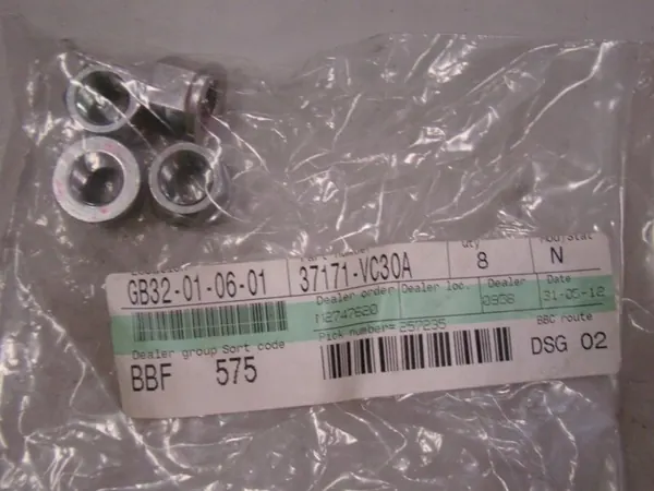 Nissan OE 37171VC30A écrou d'arbre de transmission image 2