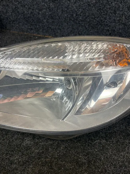 Skoda Fabia II Linker Frontscheinwerfer OEM - Gebraucht image 3