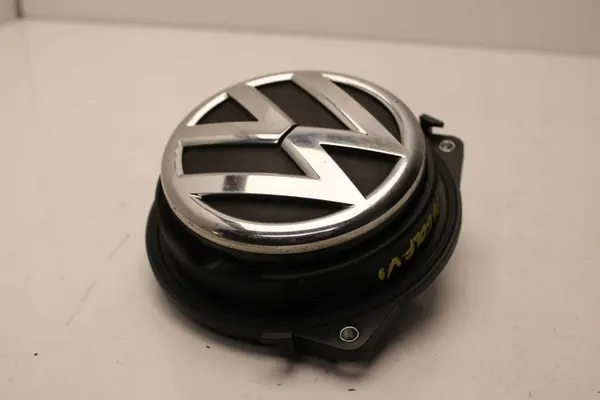 VW GOLF VI 08R - Poignée de coffre Logo Emblème Arrière image 1