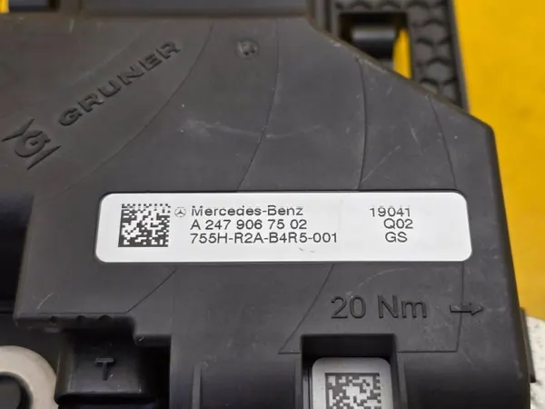 Batteriklemma Mercedes-Benz OEM A2479067502 image 5
