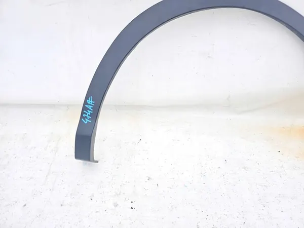 Vasemman etulokasuojan trimmi Nissan Qashqai II 2013-> OEM 638114EA0A image 2