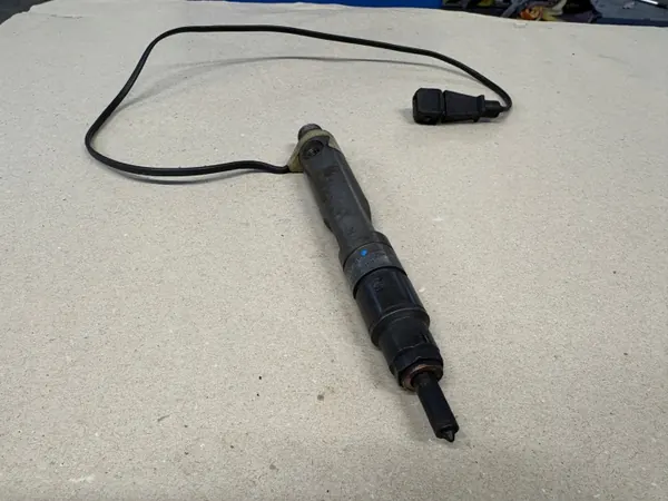 Injector de controlo VW T4 2.5 TDI OEM 074130202P image 3