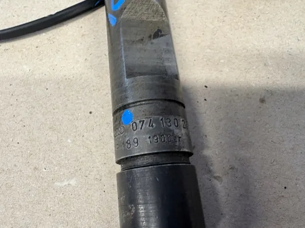 Injector de controlo VW T4 2.5 TDI OEM 074130202P image 5