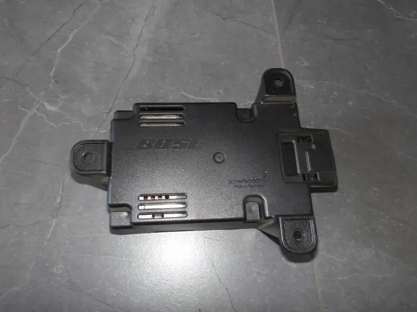 Audi A6 C6 Bose-versterker OEM 4F0035223B image 2