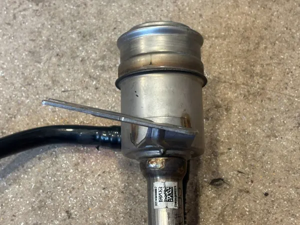 BMW X3 G01 Bränsleintag OEM 7404088 - Begagnad image 4