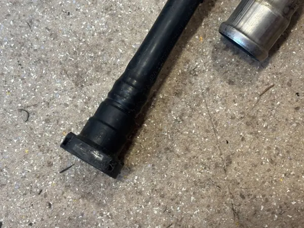 BMW X3 G01 Bränsleintag OEM 7404088 - Begagnad image 6