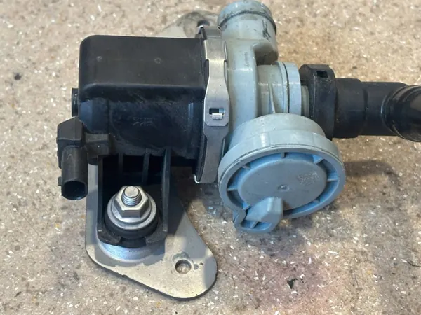 BMW X3 G01 Bränsleintag OEM 7404088 - Begagnad image 9