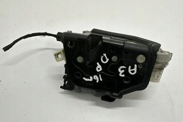 Vänster framdörrslås AUDI A3 CABRIO 8X2837016B image 3