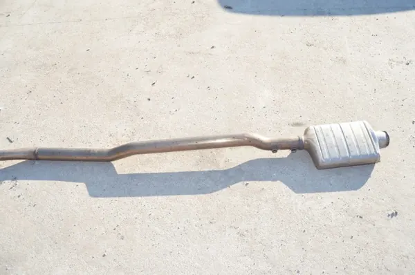 BMW OE Vaimennin OEM 18308593673 2 Gran Tourerille image 3
