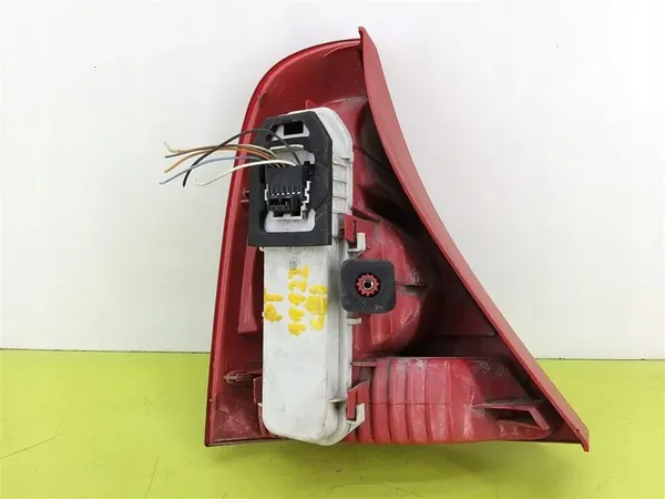 Lámpara trasera derecha Renault Clio II 1998-2001 Valeo 8200071414 image 3