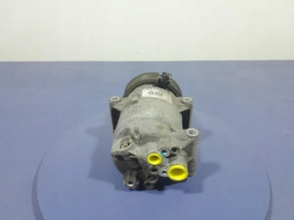 Compresseur Climatisation Renault OE OEM 8200457418 - Occasion image 3