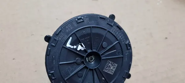 Vasemman peilin säätömoottori Audi A6 4N0959577A image 2