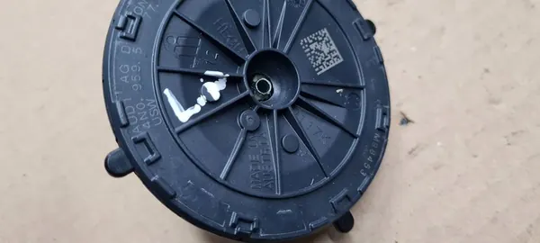 Vasemman peilin säätömoottori Audi A6 4N0959577A image 9