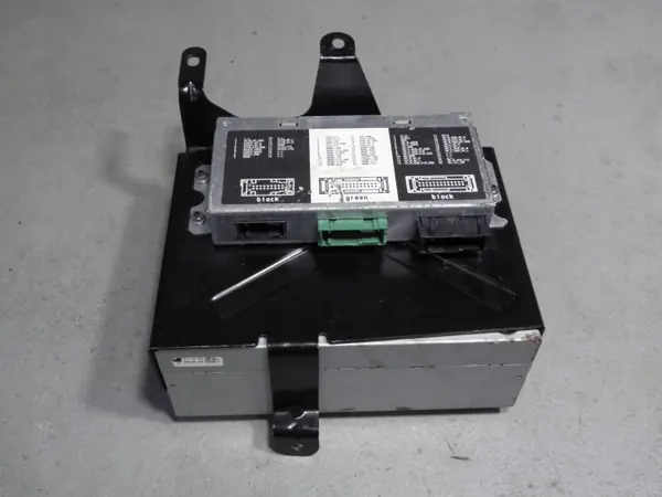 Audi Q7 CD/DVD-vaihtaja OEM 4L0035108P - Käytetty image 5