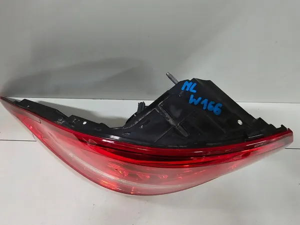 Luz trasera izquierda Mercedes ML W166 A166 image 8