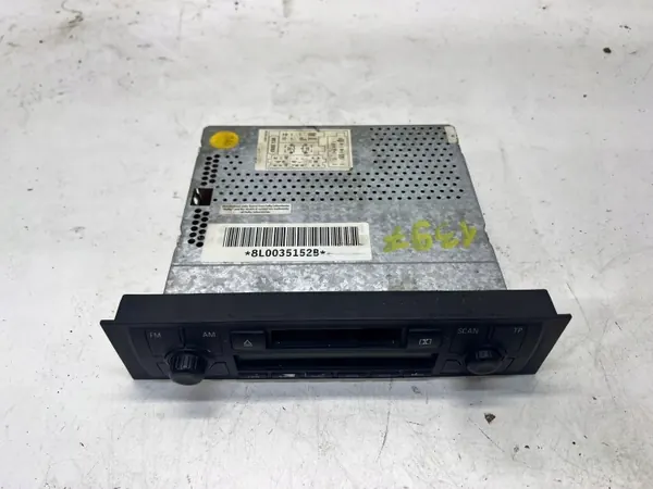 Audi A3 8L Radio OEM 8L0035152B - Begagnad image 2