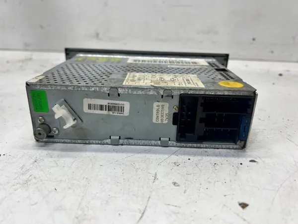 Audi A3 8L Radio OEM 8L0035152B - Begagnad image 4