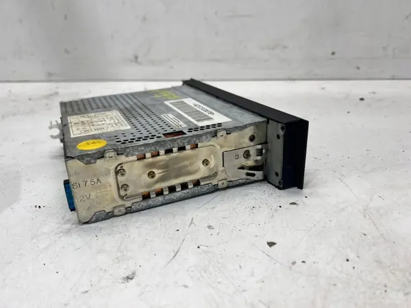 Audi A3 8L Radio OEM 8L0035152B - Begagnad image 5