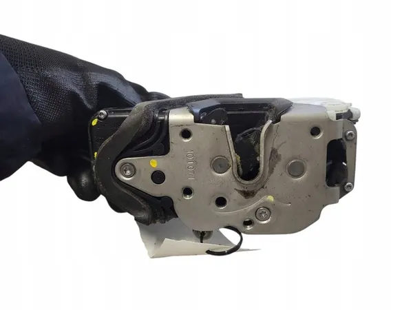 Framre Vänster Dörrlås Opel Astra J Kombi 3023881LH3 image 3