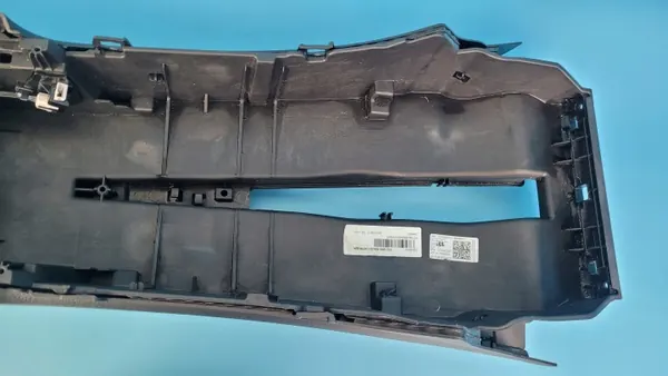 Mercedes W206 C200 middentunnel OEM A2066802700 image 10