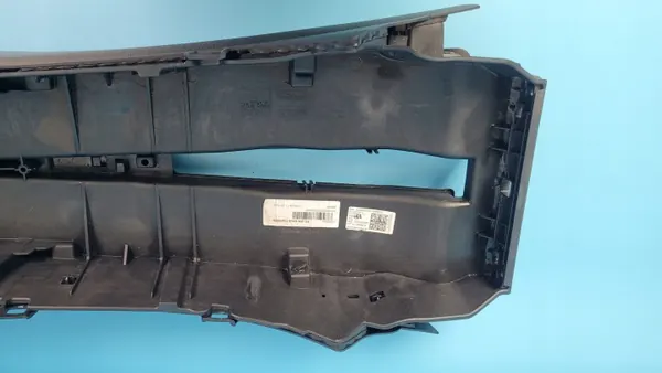 Mercedes W206 C200 middentunnel OEM A2066802700 image 6