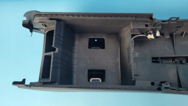 Mercedes W206 C200 middentunnel OEM A2066802700 image 9
