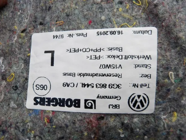 VW Passat B8 Reserveradmulden-Teppich OEM 3G9863544L image 3