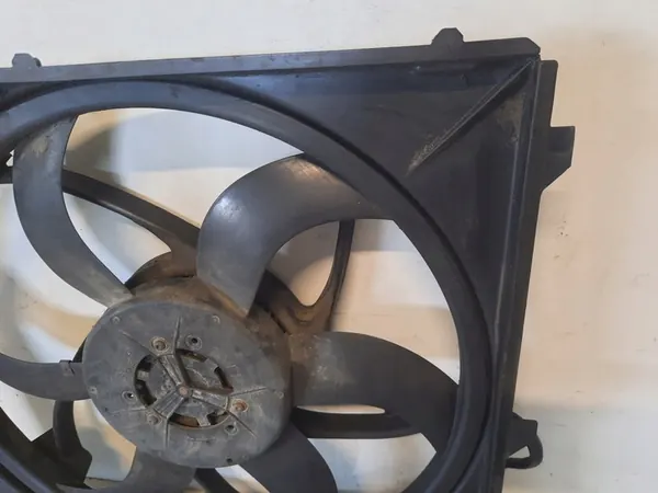 BMW X3 E83 03-06 2.0D Koelventilator 67326925702 image 5