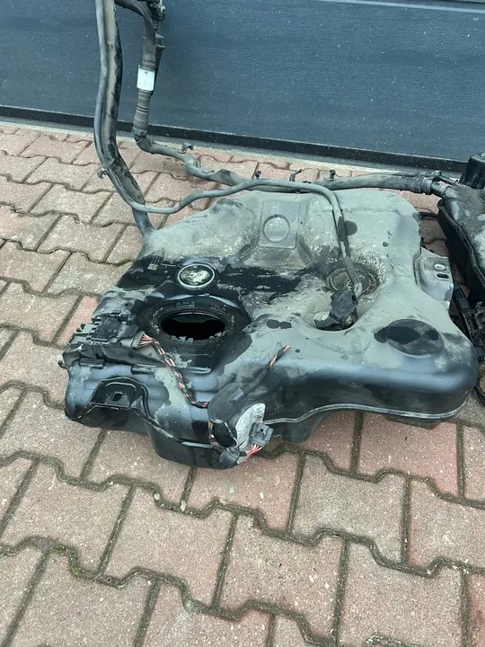Réservoir de carburant VW GOLF VIII VARIANT 2.0L Diesel OEM 5WA201021GB image 1