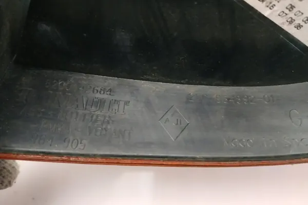 Lámpara trasera izquierda RENAULT MEGANE II 8200142684 image 3