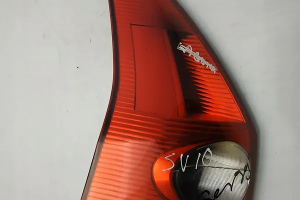 Lámpara trasera izquierda RENAULT MEGANE II 8200142684 image 4