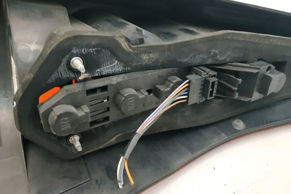 Lámpara trasera izquierda RENAULT MEGANE II 8200142684 image 5