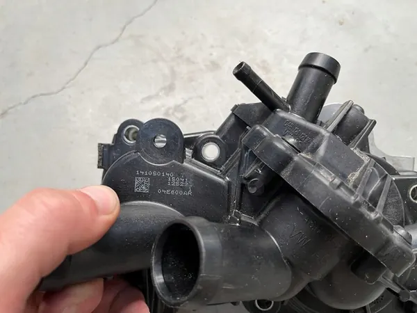 VW Audi Skoda Vattenpump 04E121600BE 04E121600AR image 3