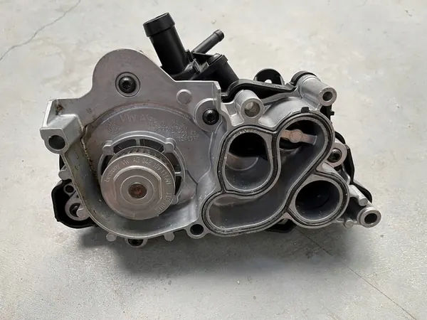 VW Audi Skoda Vattenpump 04E121600BE 04E121600AR image 4