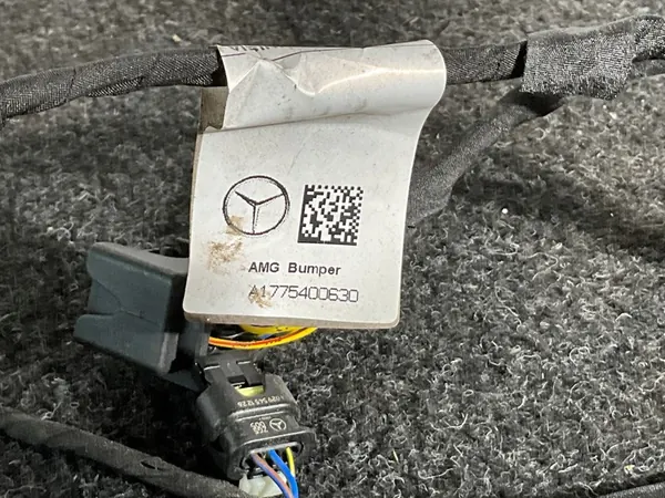 Installation av PDC-sensor bak Mercedes A-Klass W177 image 2