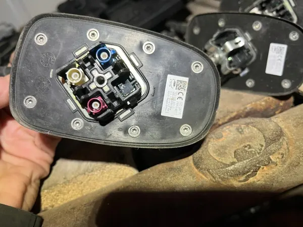 OEM 7C0035501C Navigationsantenn för VW Crafter II image 3