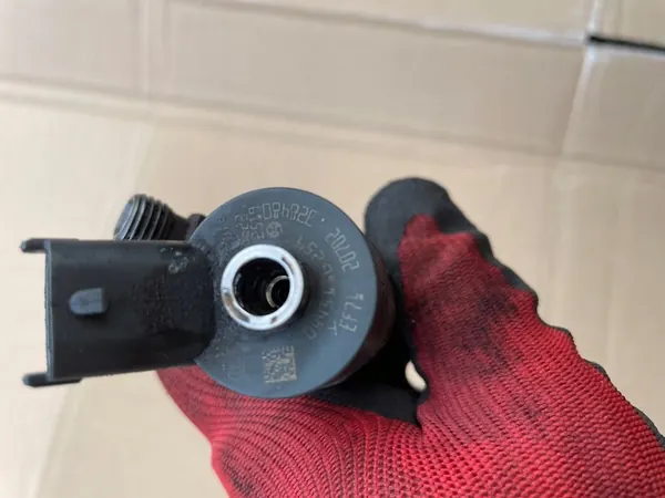 Bosch 0 986 435 126 Injektor image 2