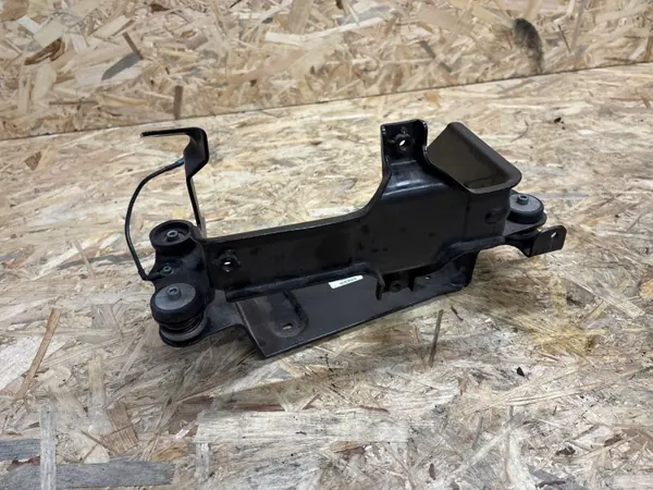 Volvo XC40 Elektrisch AC Pomp Bevestiging OEM 32275530 image 3