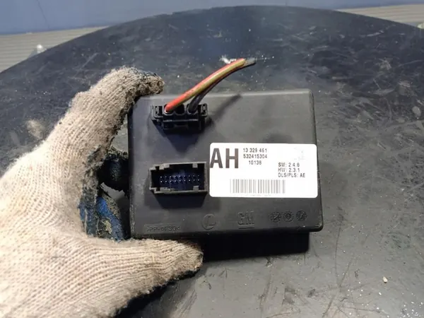 MODULE DE CONTRÔLE DE REMORQUE OPEL INSIGNIA A KOMBI 13329461 image 2