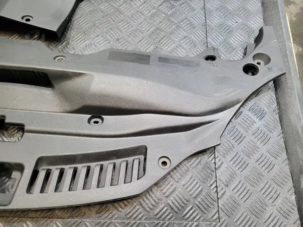 OEM 53795-30060 Cubrecinturón delantero superior Lexus GS image 3